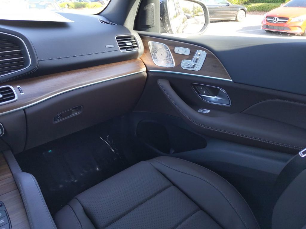 Vehicle image 9 of 24