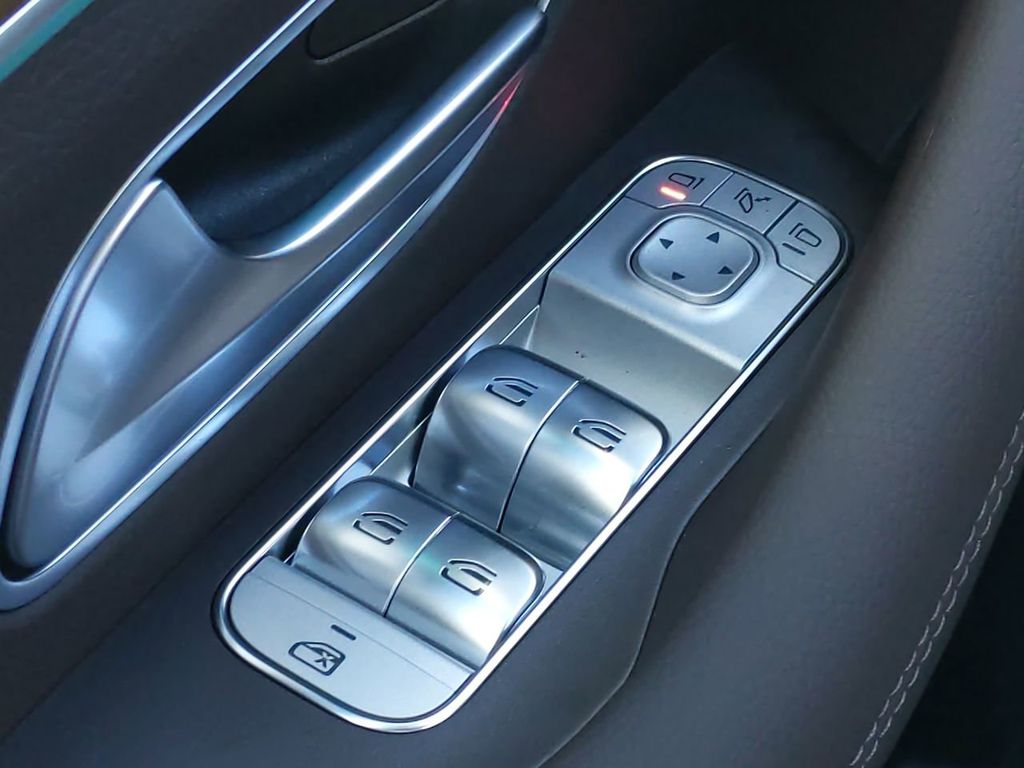 Vehicle image 16 of 24