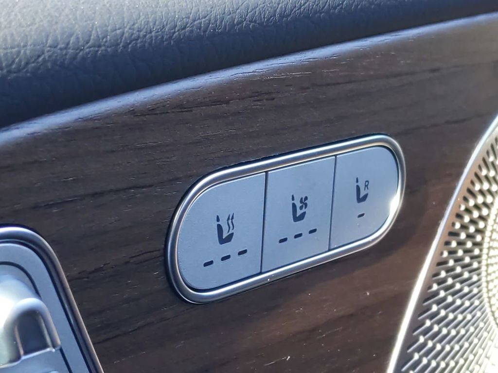 Vehicle image 17 of 24