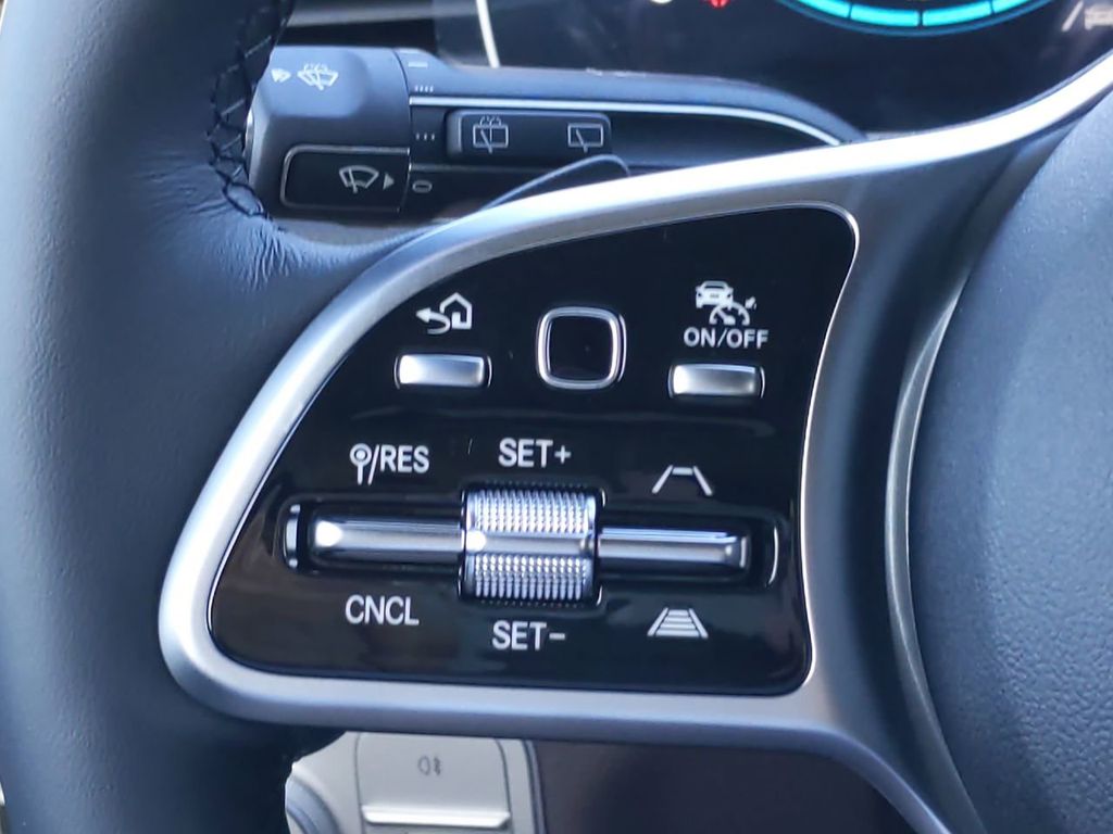 Vehicle image 18 of 24