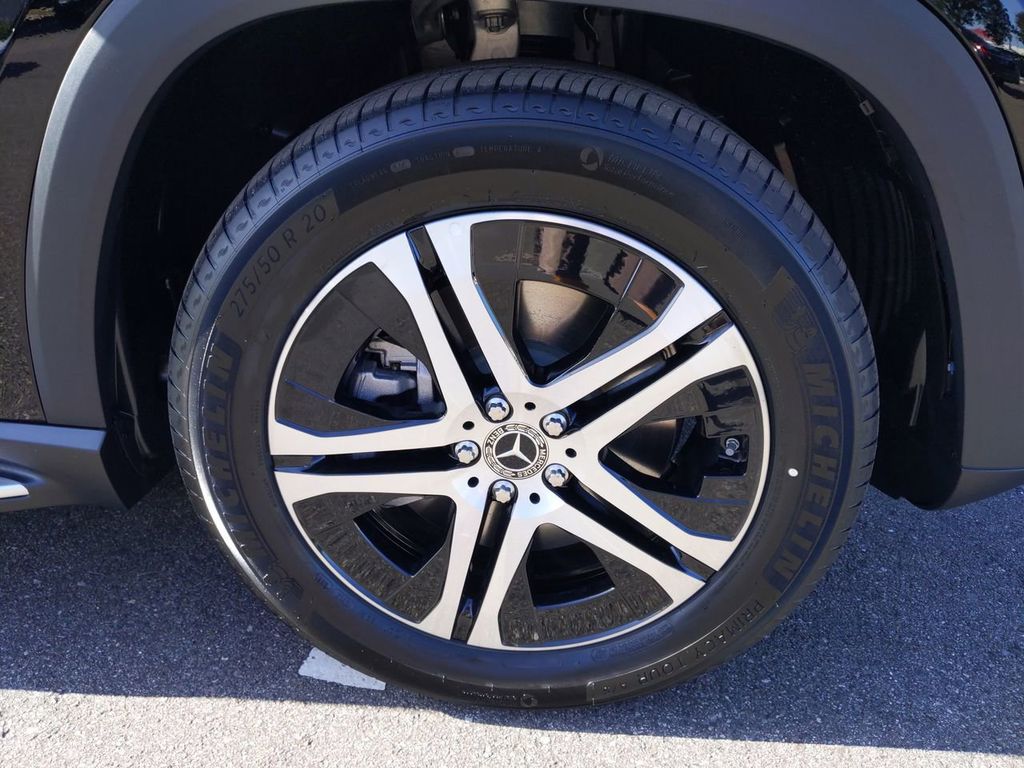 Vehicle image 23 of 24