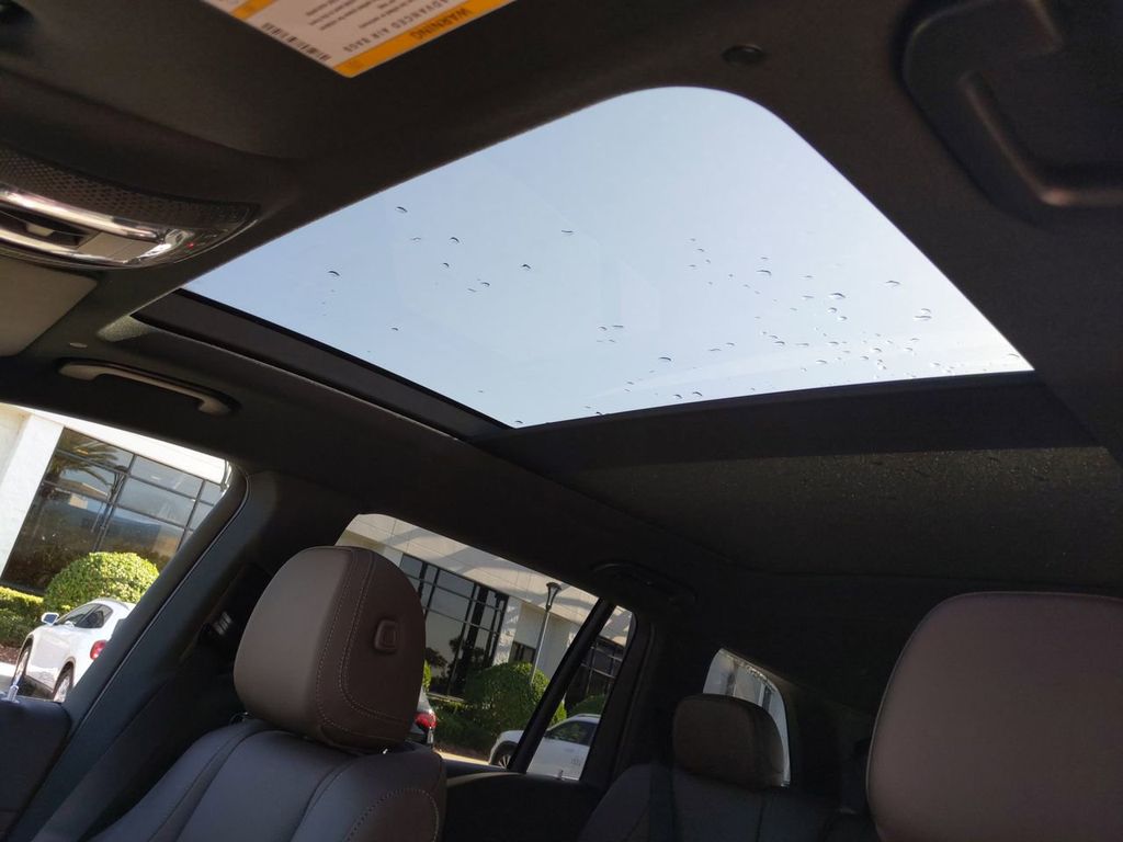 Vehicle image 21 of 24