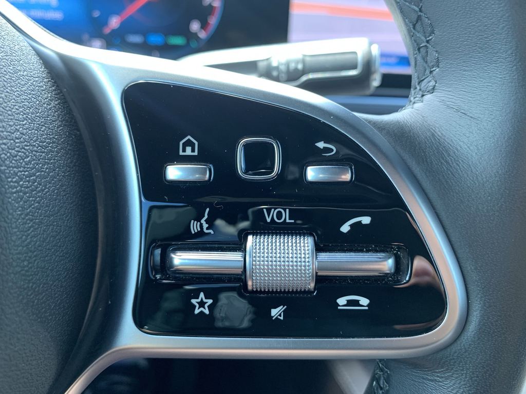 Vehicle image 24 of 25