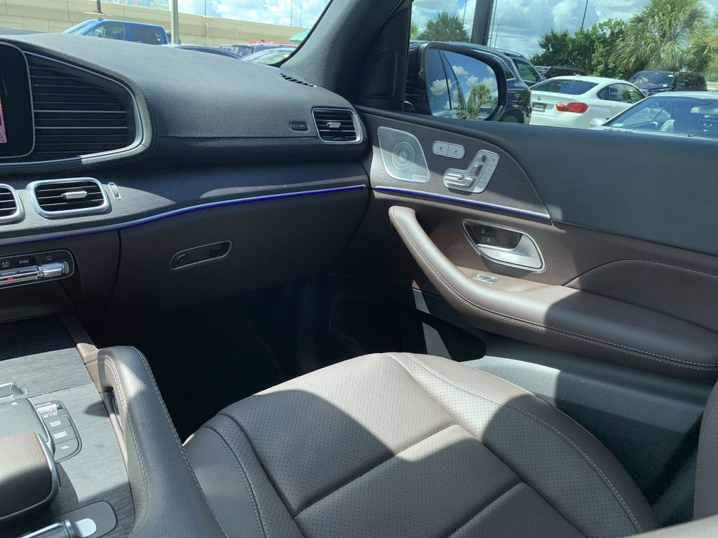 Vehicle image 14 of 25