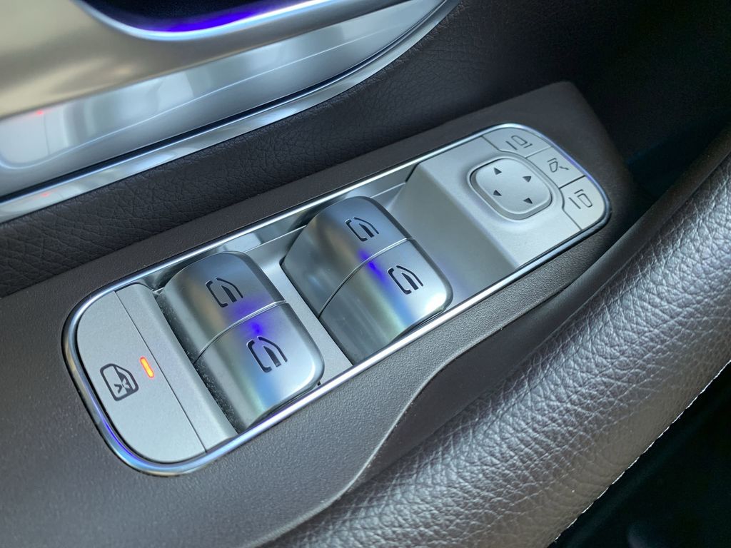 Vehicle image 21 of 25