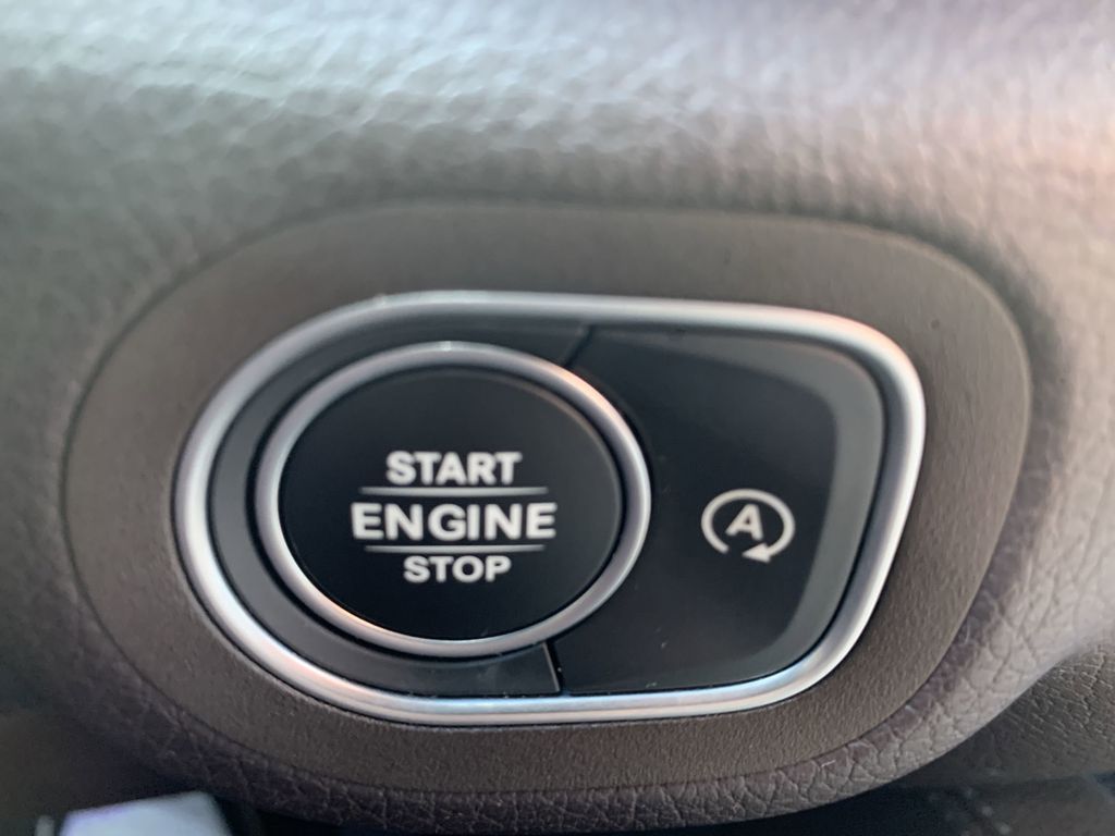 Vehicle image 17 of 25