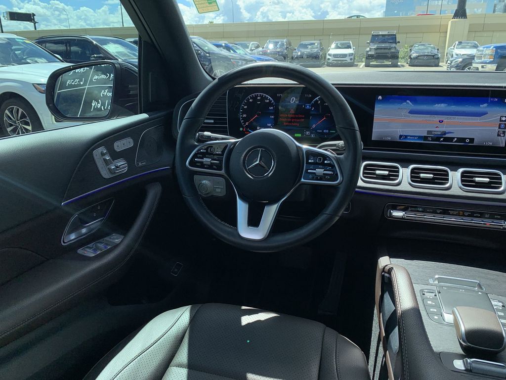 Vehicle image 10 of 25