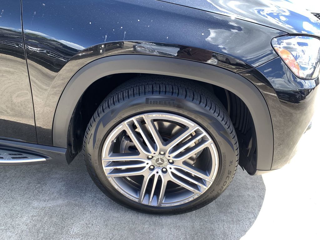 Vehicle image 7 of 25