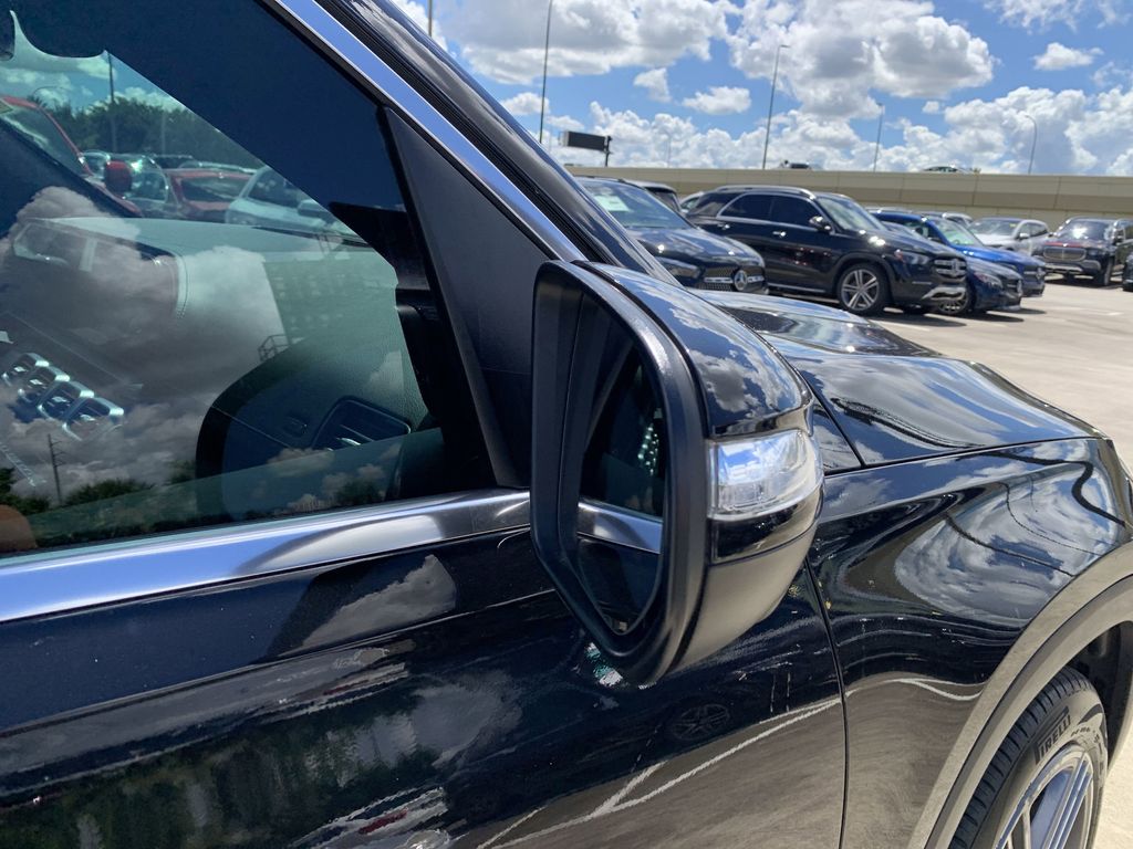Vehicle image 13 of 25