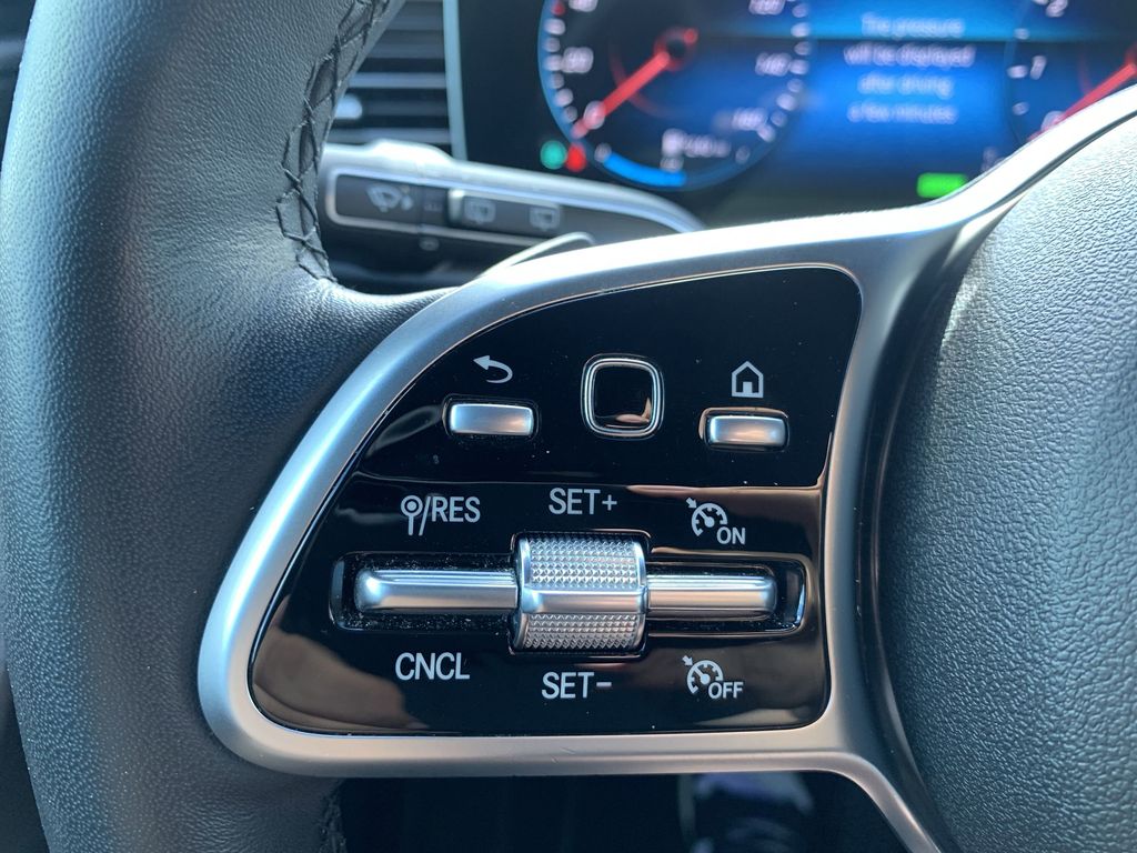 Vehicle image 23 of 25