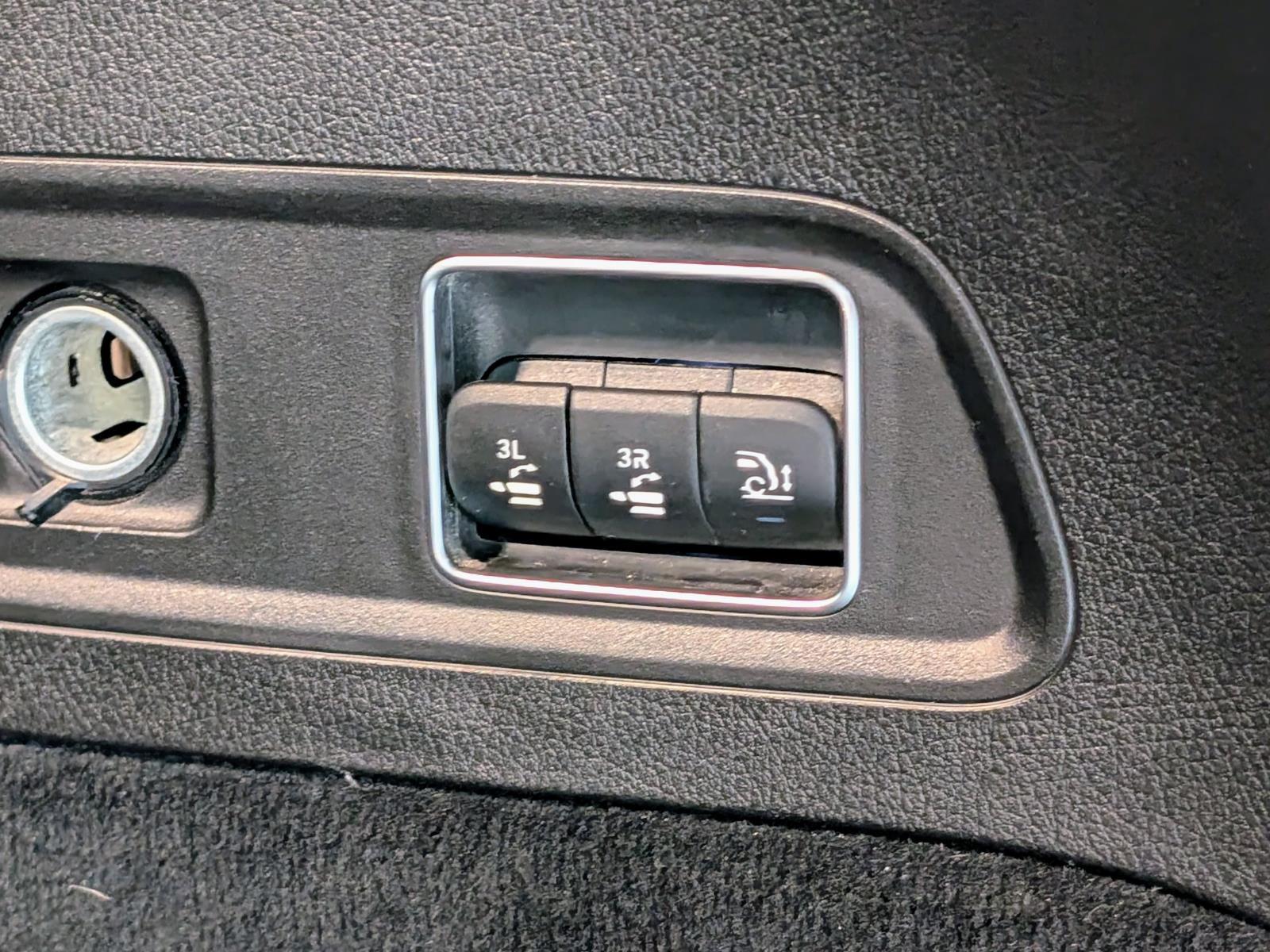 Vehicle image 28 of 44