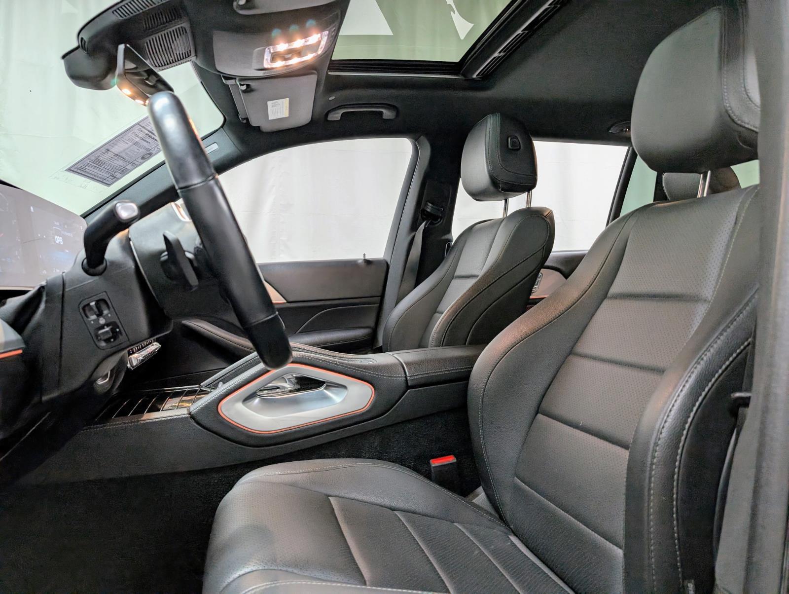 Vehicle image 16 of 44
