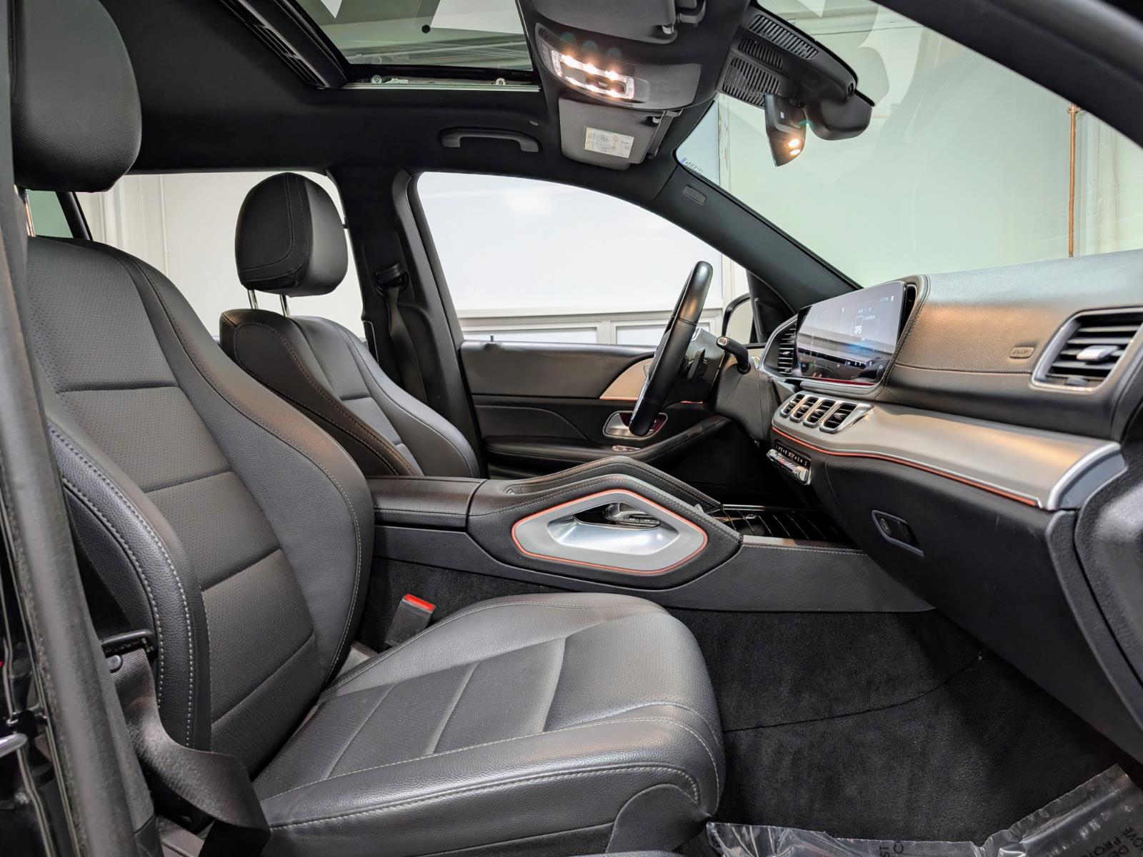 Vehicle image 18 of 44