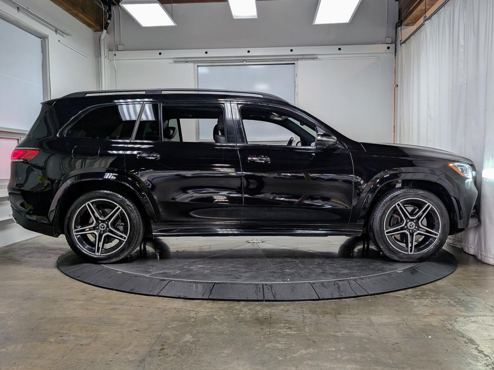 Vehicle image 4 of 44