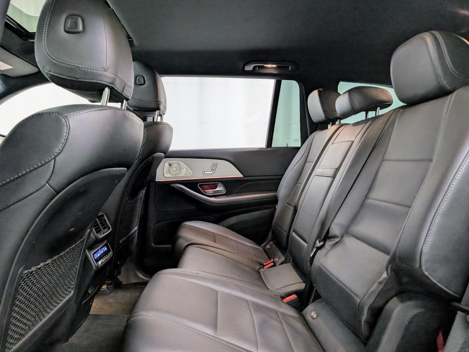 Vehicle image 22 of 44