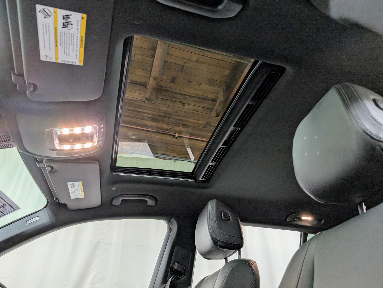 Vehicle image 17 of 44