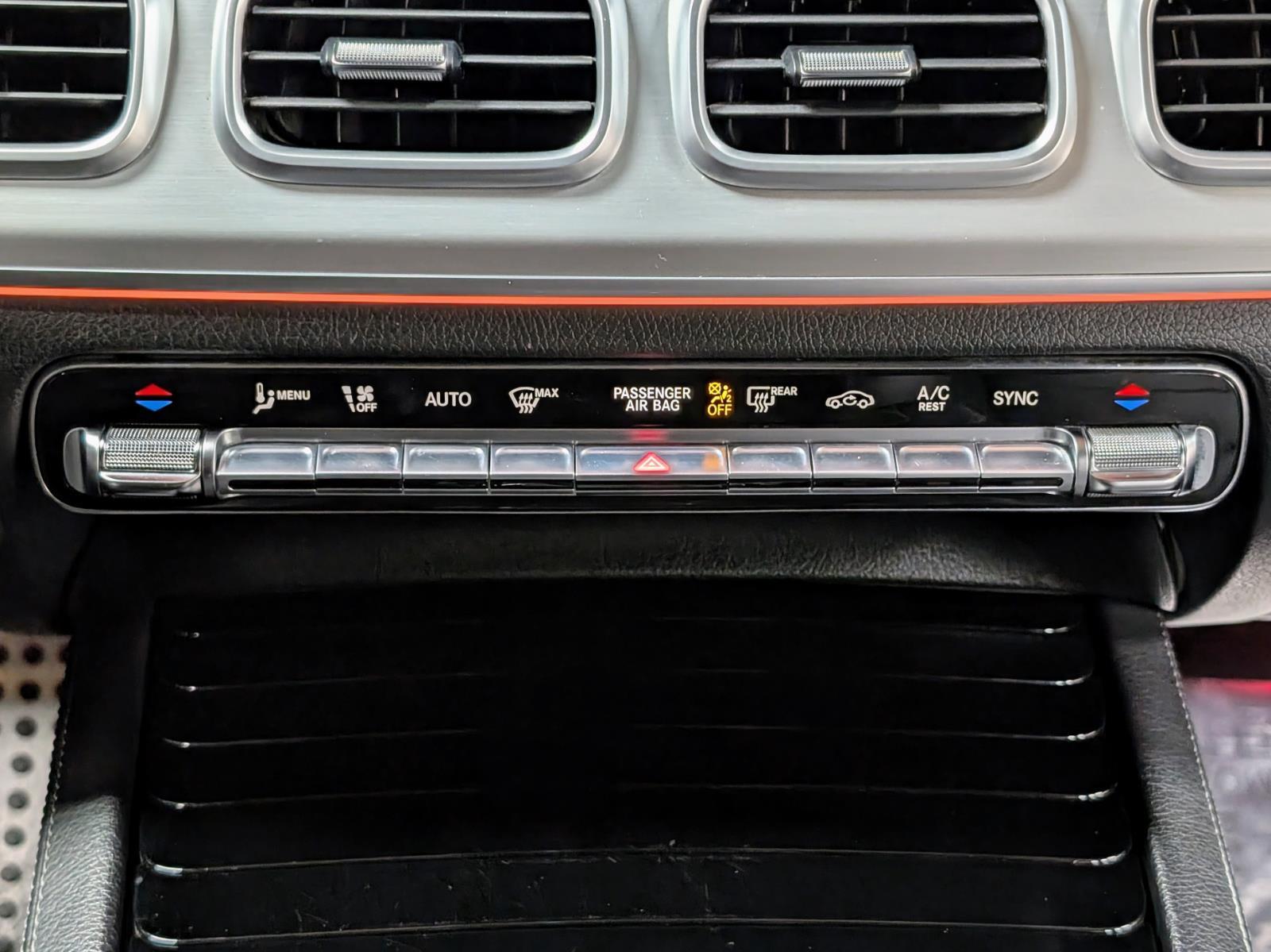 Vehicle image 33 of 44