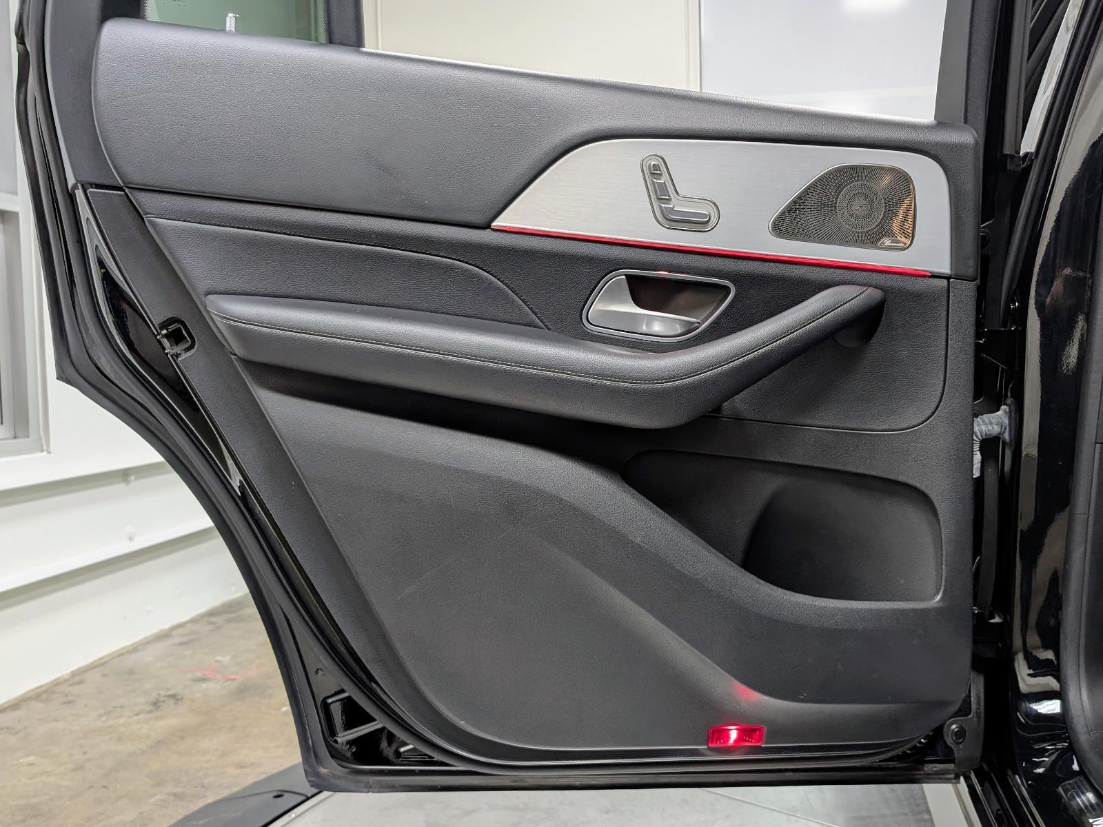 Vehicle image 21 of 44