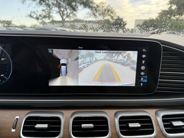 Vehicle image 22 of 32