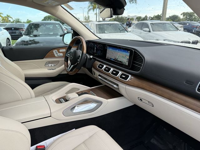 Vehicle image 11 of 32