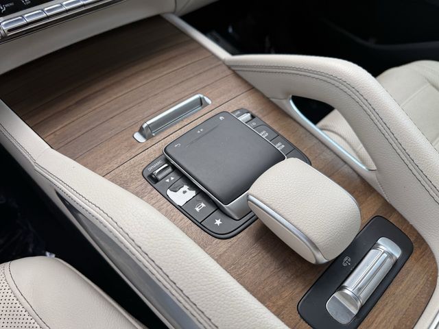Vehicle image 29 of 32