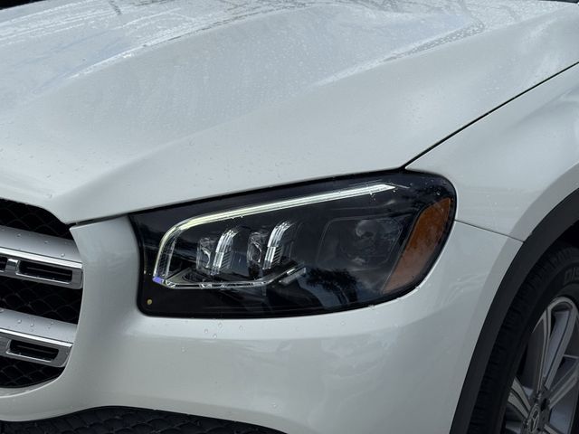 Vehicle image 25 of 32