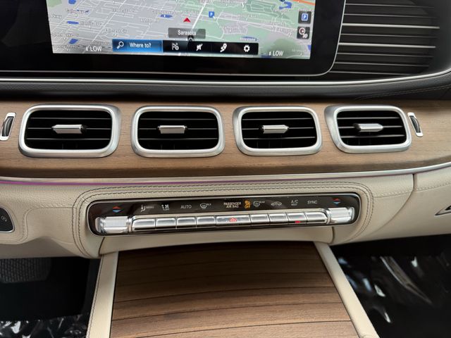 Vehicle image 23 of 32