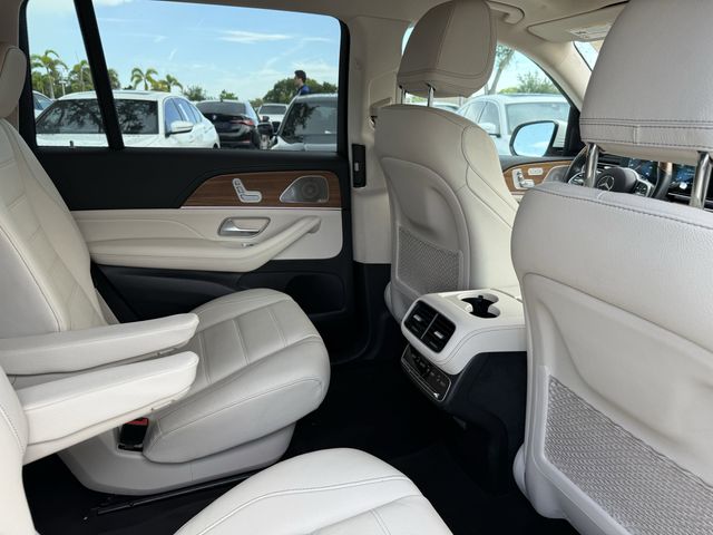 Vehicle image 10 of 32