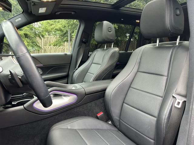 Vehicle image 19 of 34