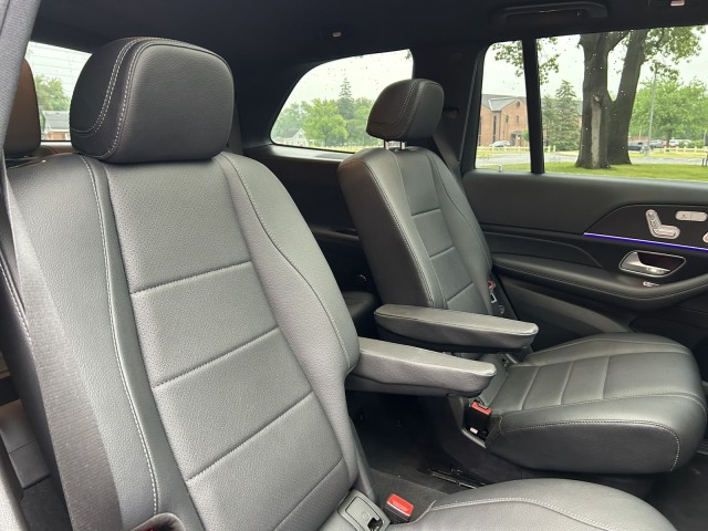 Vehicle image 26 of 34