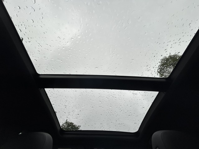 Vehicle image 17 of 34