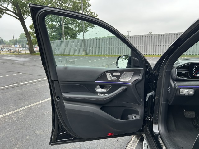 Vehicle image 20 of 34