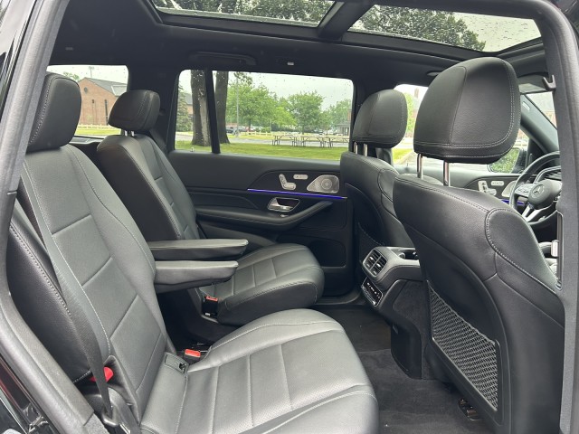 Vehicle image 25 of 34
