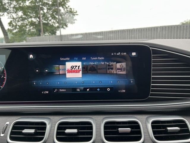 Vehicle image 14 of 34