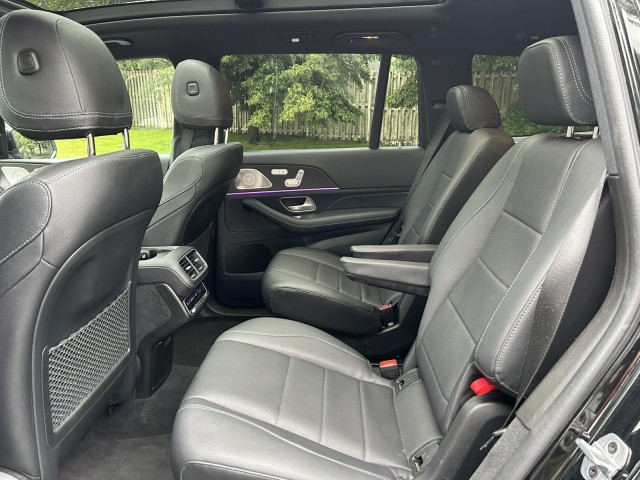 Vehicle image 21 of 34