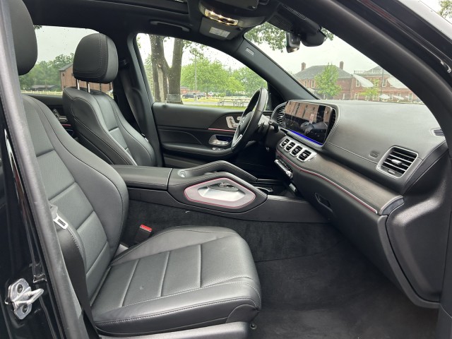 Vehicle image 28 of 34