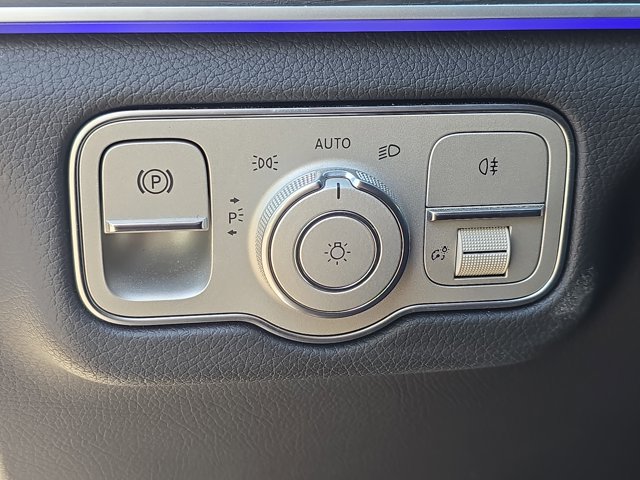 Vehicle image 26 of 36