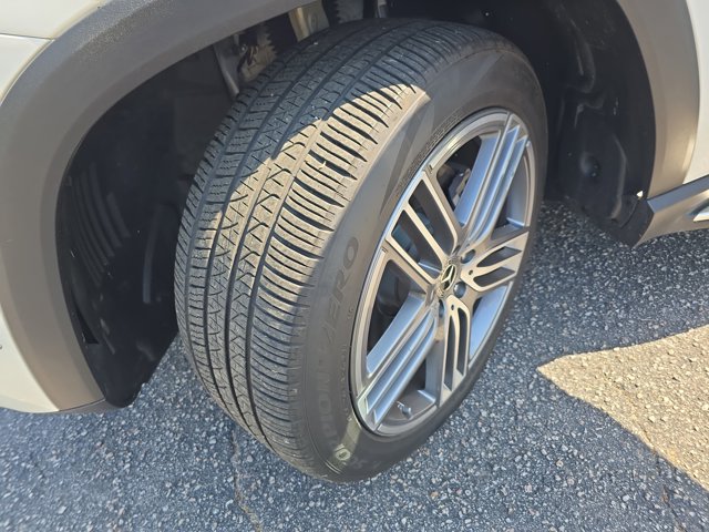 Vehicle image 33 of 36