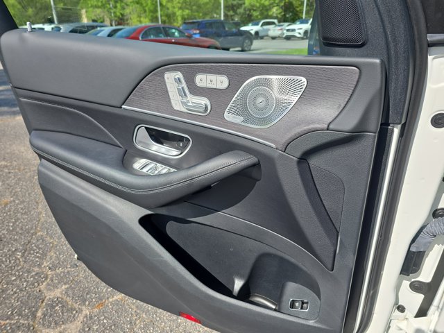 Vehicle image 27 of 36