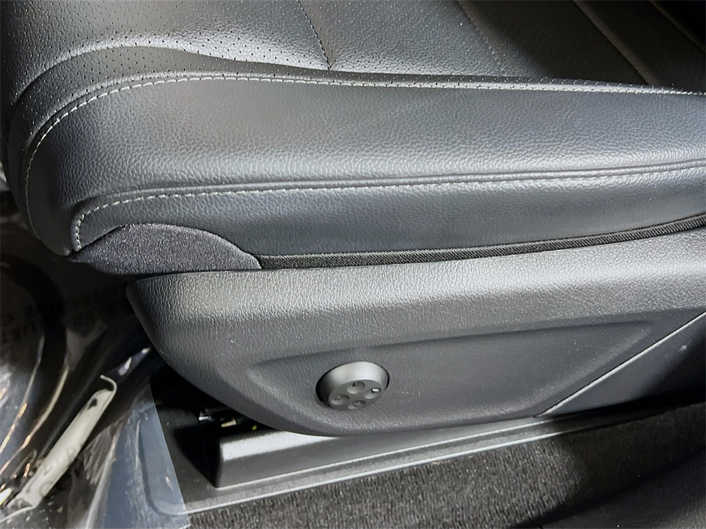 Vehicle image 26 of 37