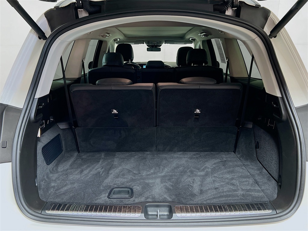 Vehicle image 11 of 37