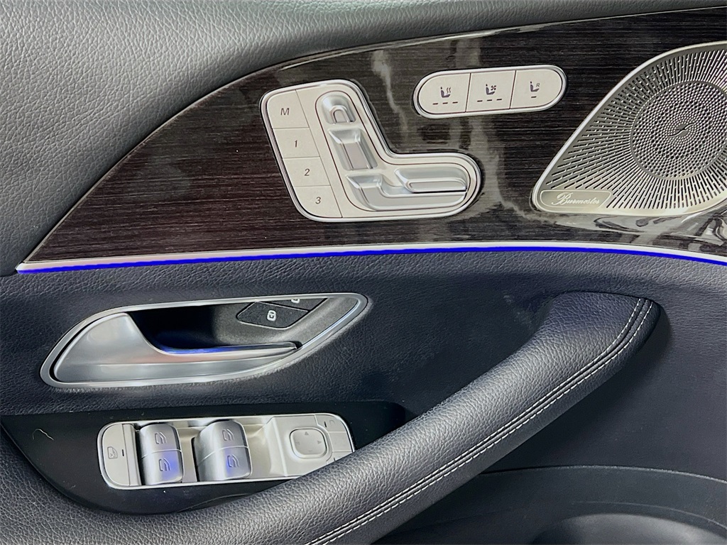 Vehicle image 29 of 37