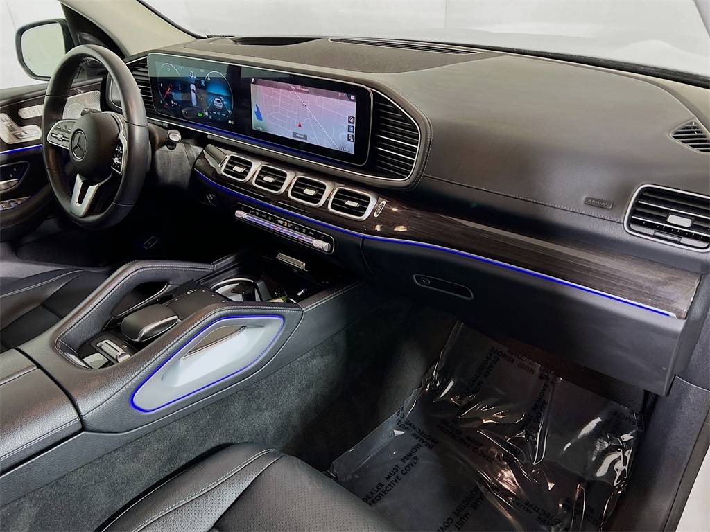 Vehicle image 17 of 37
