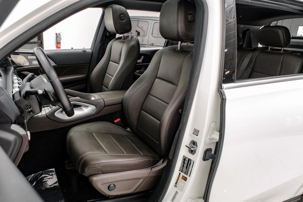 Vehicle image 9 of 54