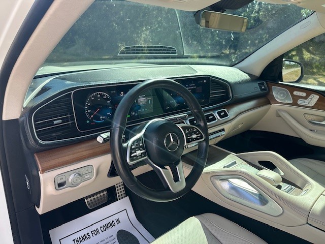 Vehicle image 11 of 21