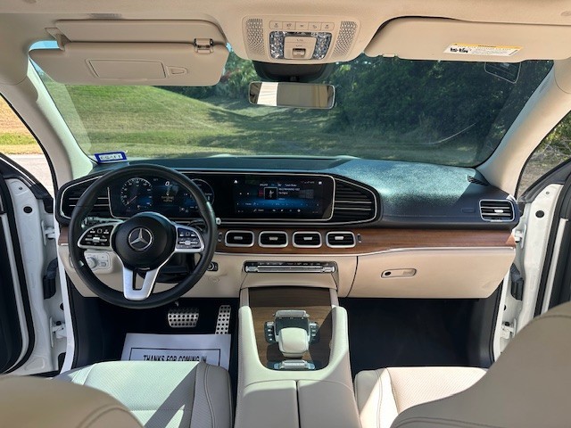 Vehicle image 17 of 21