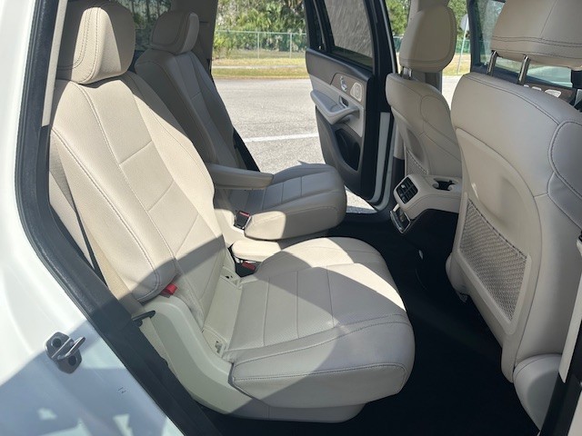 Vehicle image 16 of 21