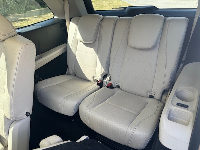 Vehicle image 13 of 21