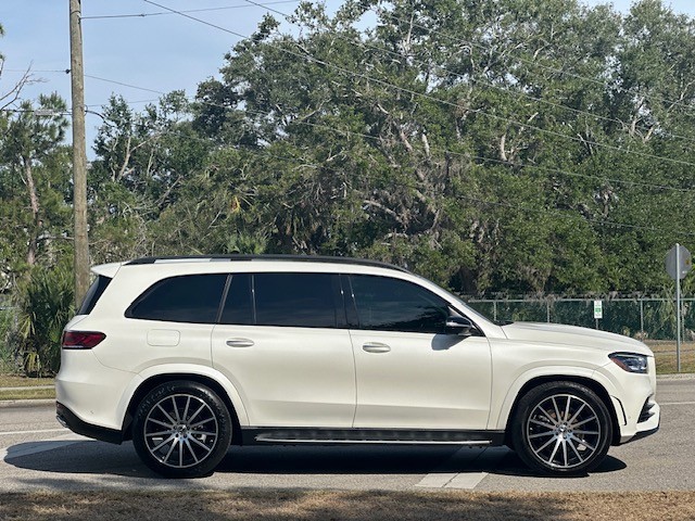 Vehicle image 4 of 21