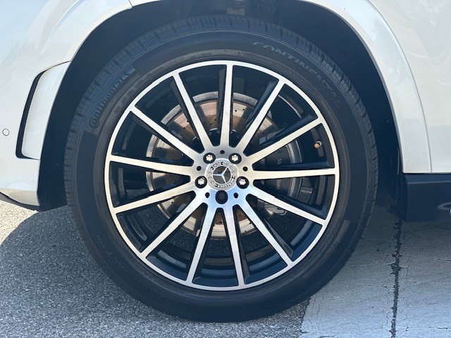 Vehicle image 9 of 21